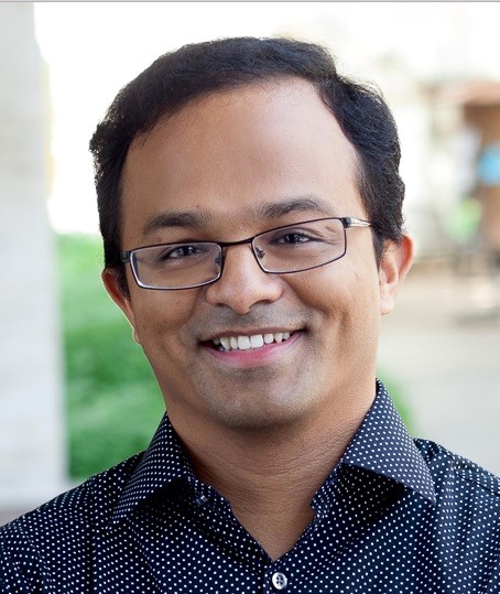 Headshot of faculty member Kumar Muthuraman.